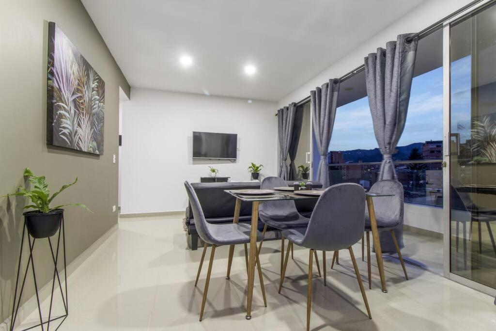 Amplio Apartamento En Calasanz - Estadio 메딜린 외부 사진