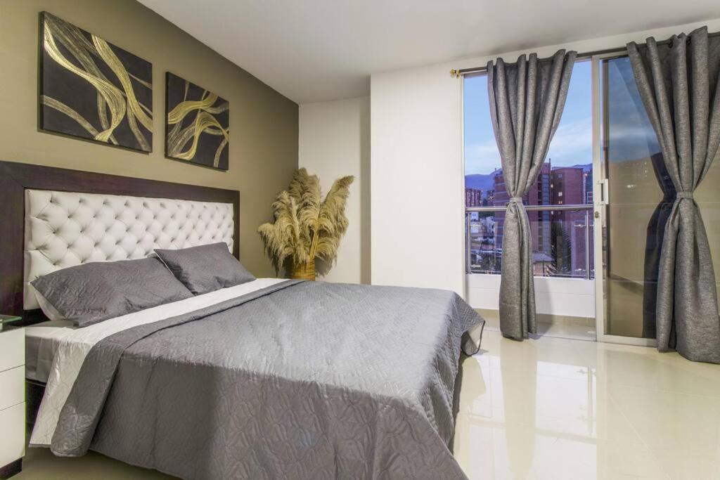 Amplio Apartamento En Calasanz - Estadio 메딜린 외부 사진