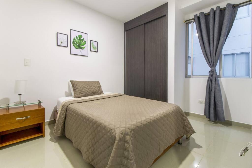 Amplio Apartamento En Calasanz - Estadio 메딜린 외부 사진