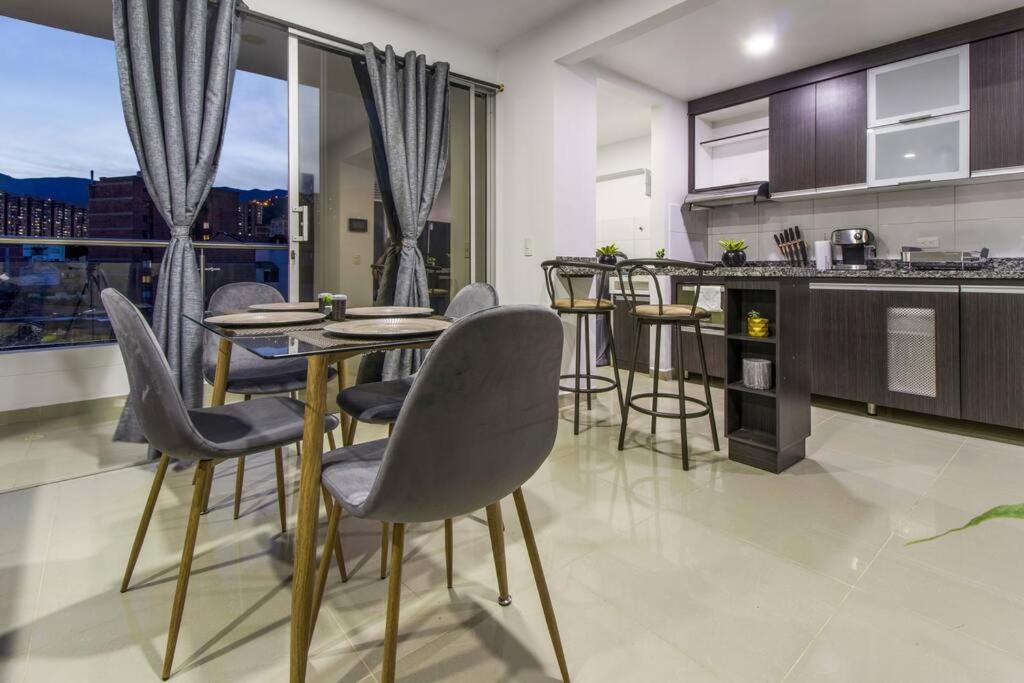 Amplio Apartamento En Calasanz - Estadio 메딜린 외부 사진