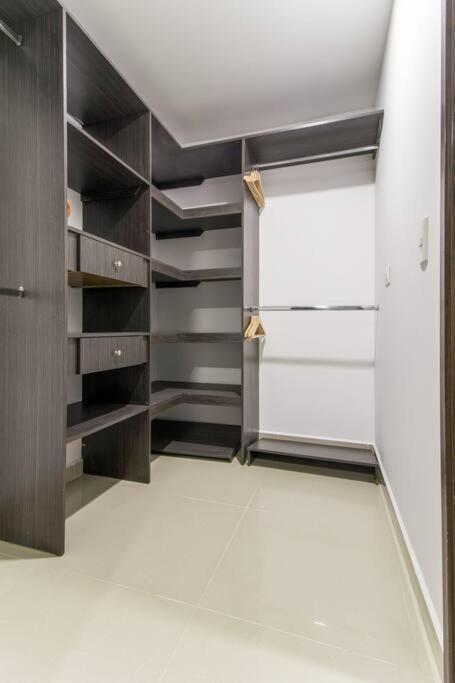 Amplio Apartamento En Calasanz - Estadio 메딜린 외부 사진